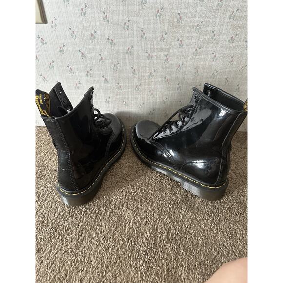 Doc Martens 1460 WOMEN'S PATENT LEATHER LACE UP BOOTS - 7W - Picture 2 of 4